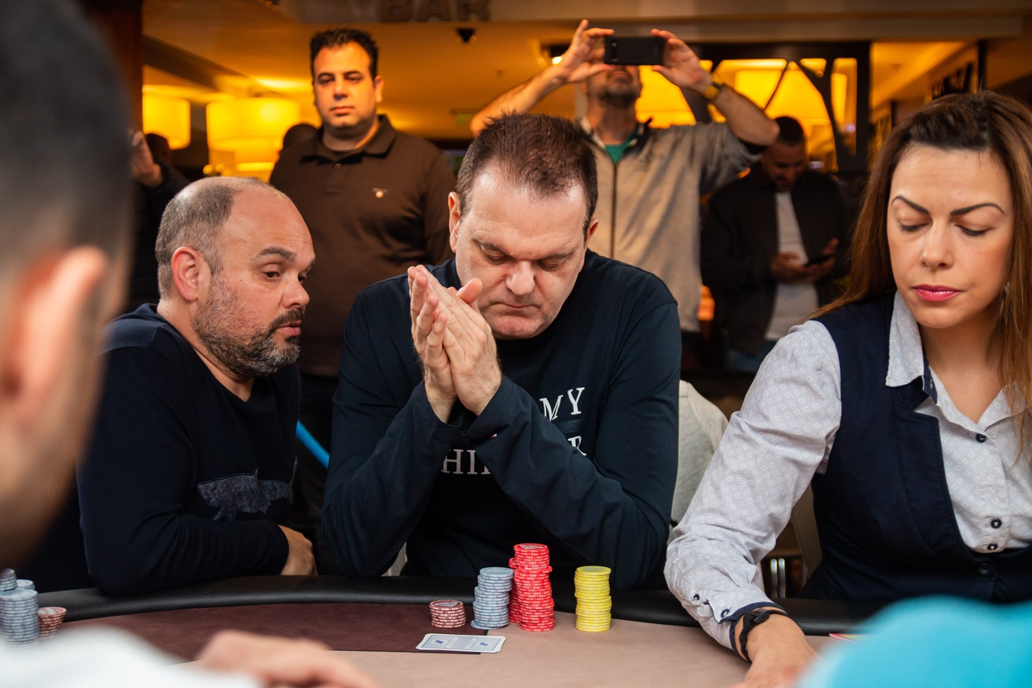 עיניים עצומות לרווחה